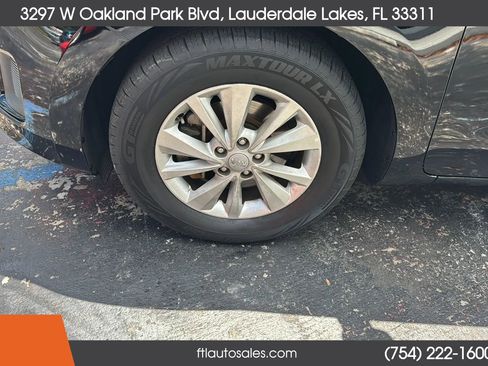 Used 2017 Kia Sedona LX w/ LX Essentials Premium Package FWD image 16