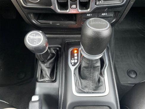 Used 2023 Jeep Gladiator Sport S image 12