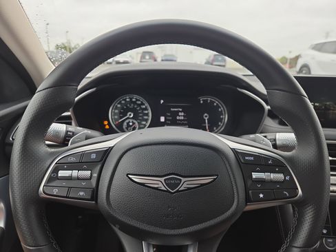 Used 2025 Genesis G70 2.5T image 10
