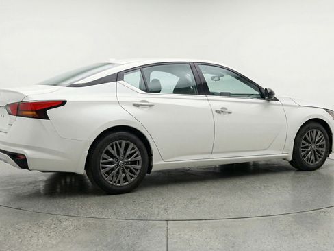 Used 2025 Nissan Altima 2.5 SV FWD image 9