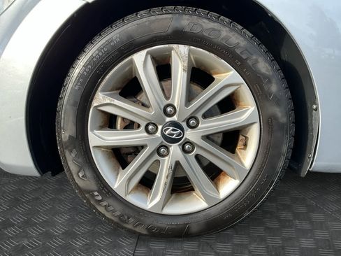 Used 2015 Hyundai Elantra SE w/ Option Group 03 FWD image 15