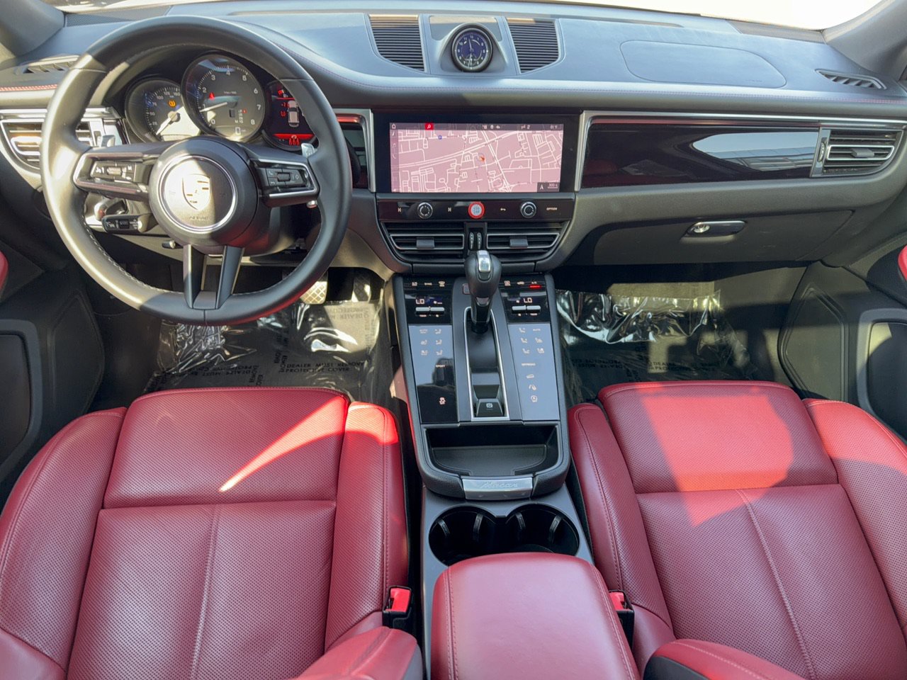 Certified 2023 Porsche Macan AWD/4WD image 17