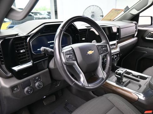 Used 2023 Chevrolet Silverado 1500 LT RWD image 10