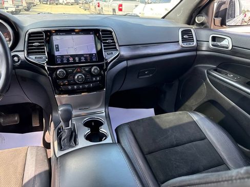 Used 2019 Jeep Grand Cherokee Altitude AWD/4WD image 13