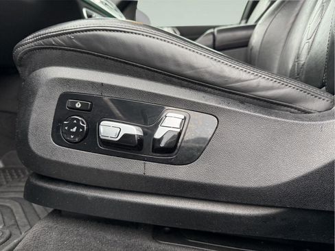 Used 2022 BMW X5 M50i image 10