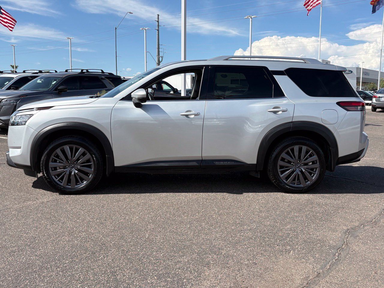 Certified 2022 Nissan Pathfinder SL w/ SL Premium Package FWD image 3