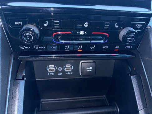 Used 2024 Jeep Grand Cherokee Limited image 25