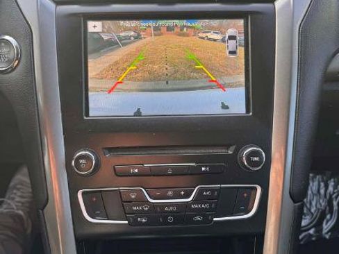 Used 2017 Ford Fusion SE w/ Fusion SE Technology Package image 20