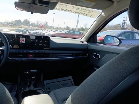 Used 2025 Kia K4 EX image 11