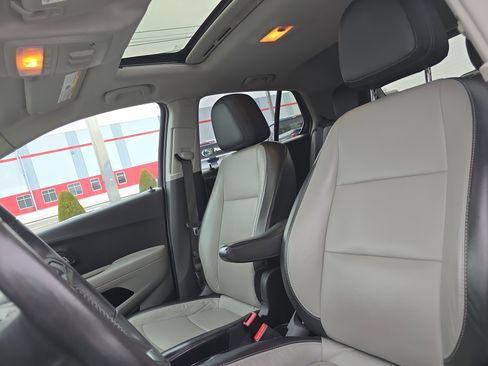 Used 2015 Chevrolet Trax LTZ image 12