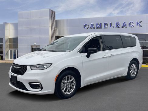 Used 2024 Chrysler Pacifica Touring-L FWD image 34
