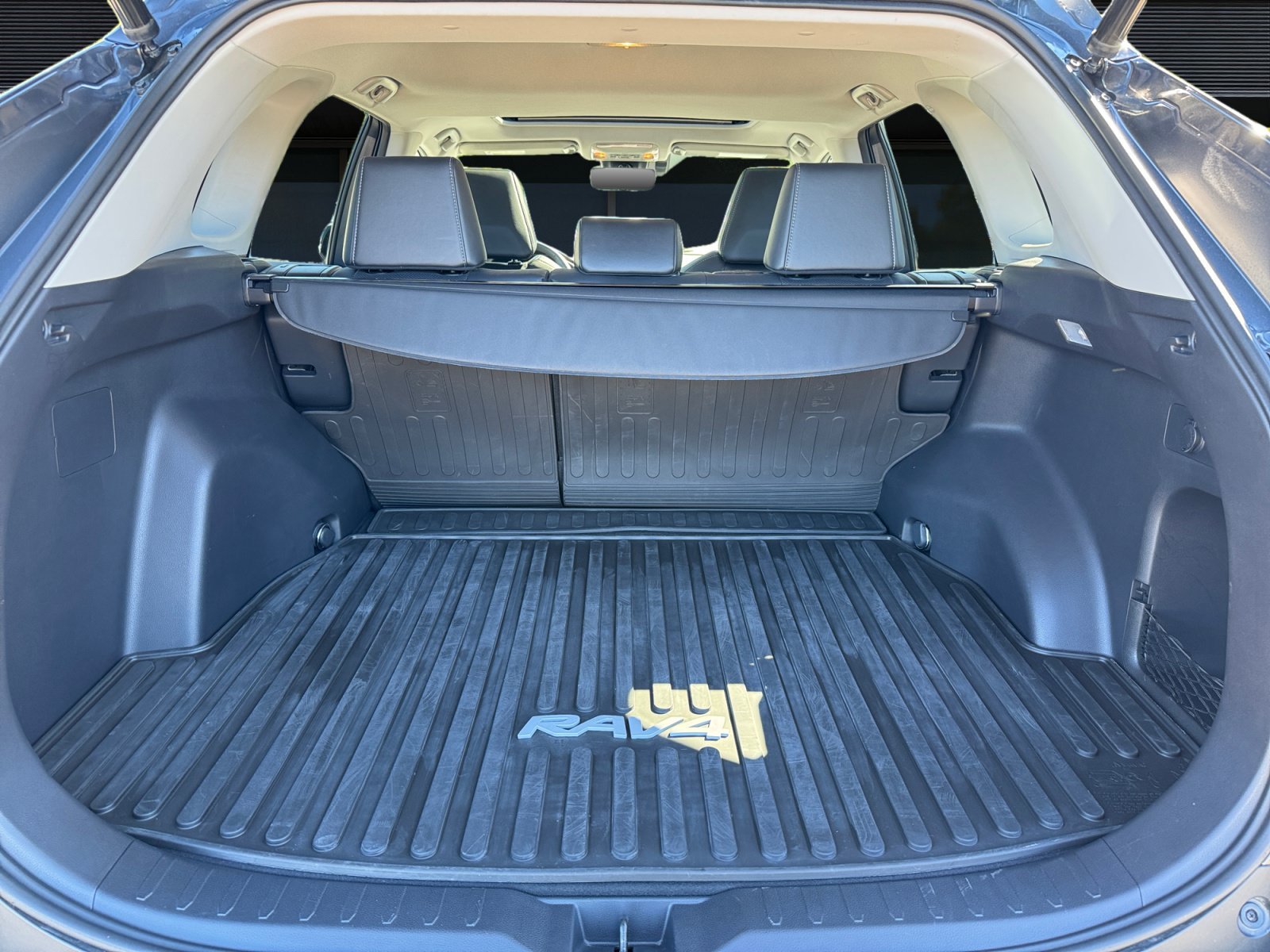 Used 2019 Toyota RAV4 Limited AWD/4WD image 12