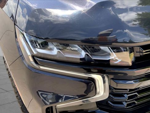 Used 2023 Chevrolet Tahoe Z71 w/ Luxury Package AWD/4WD image 28