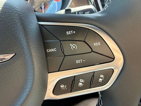 New 2026 Chrysler Pacifica Select image 11