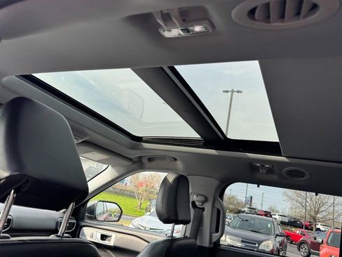 Used 2021 Ford Explorer Limited w/ Equipment Group 301A image 11