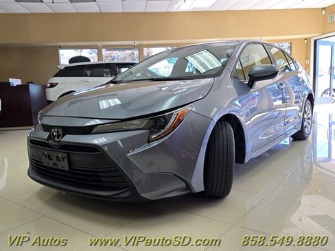 Used 2023 Toyota Corolla LE FWD image 2