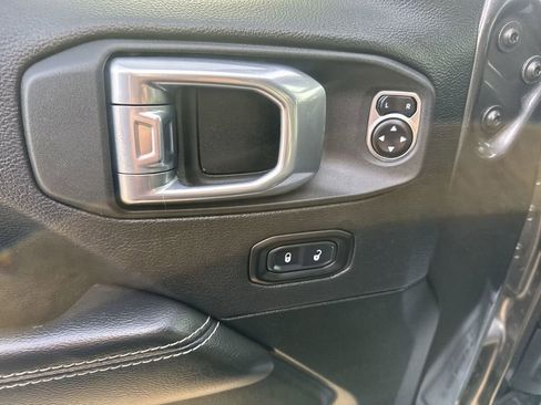 Used 2022 Jeep Wrangler Unlimited Sahara w/ Cold Weather Group image 13