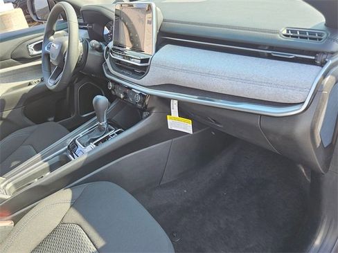 Certified 2025 Jeep Compass Sport image 27