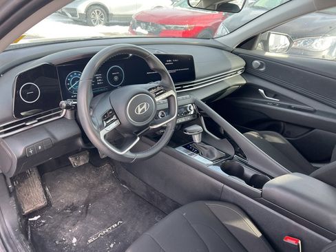 Used 2024 Hyundai Elantra SEL w/ Convenience Package image 9