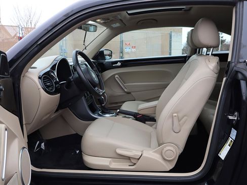 Used 2019 Volkswagen Beetle 2.0T SE w/ SE Premium Package image 15