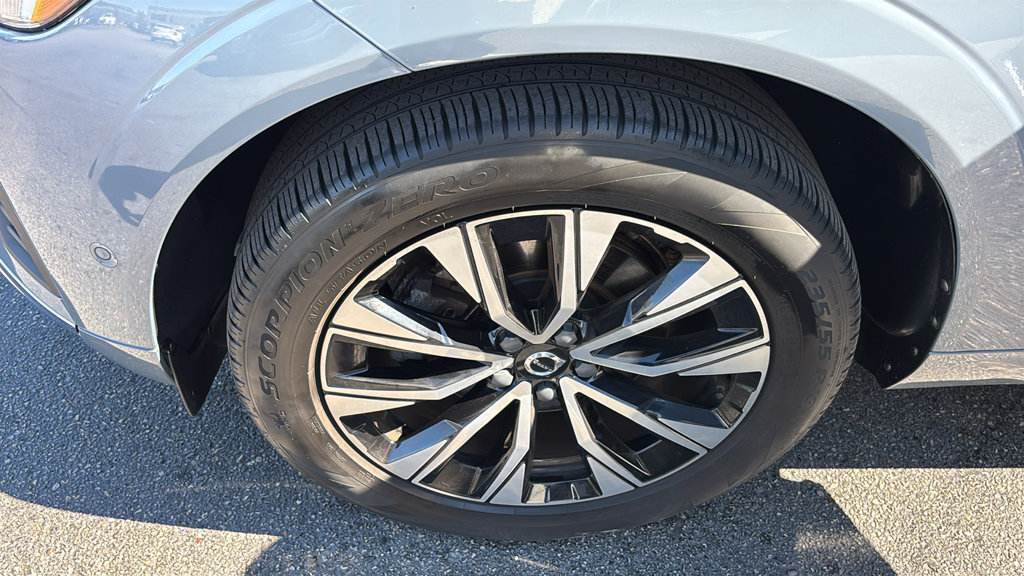 Used 2023 Volvo XC60 B5 Plus AWD/4WD image 32