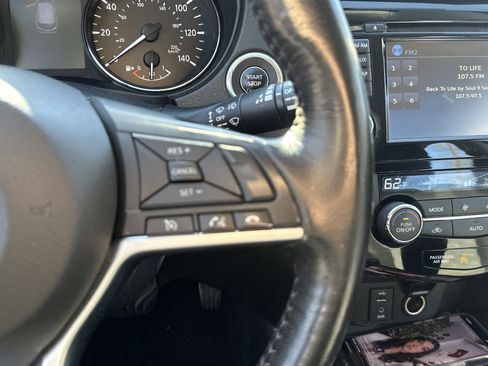 Used 2017 Nissan Rogue Sport SV w/ SV Premium Package image 27