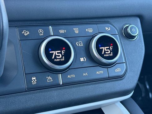 Used 2025 Land Rover Defender 110 S image 20