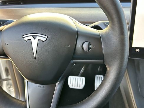 Used 2022 Tesla Model Y Performance image 21