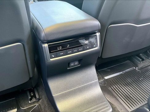 Used 2025 Lexus GX 550 w/ Accessory Package (Z1) AWD/4WD image 33