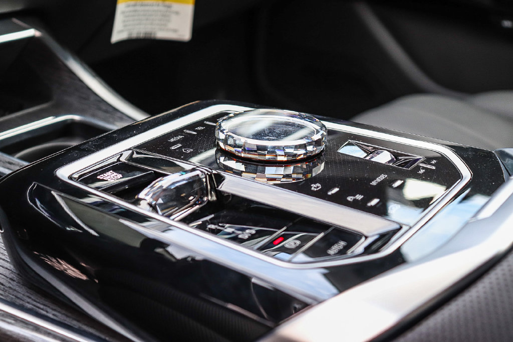 Used 2026 BMW 750e xDrive AWD/4WD image 19