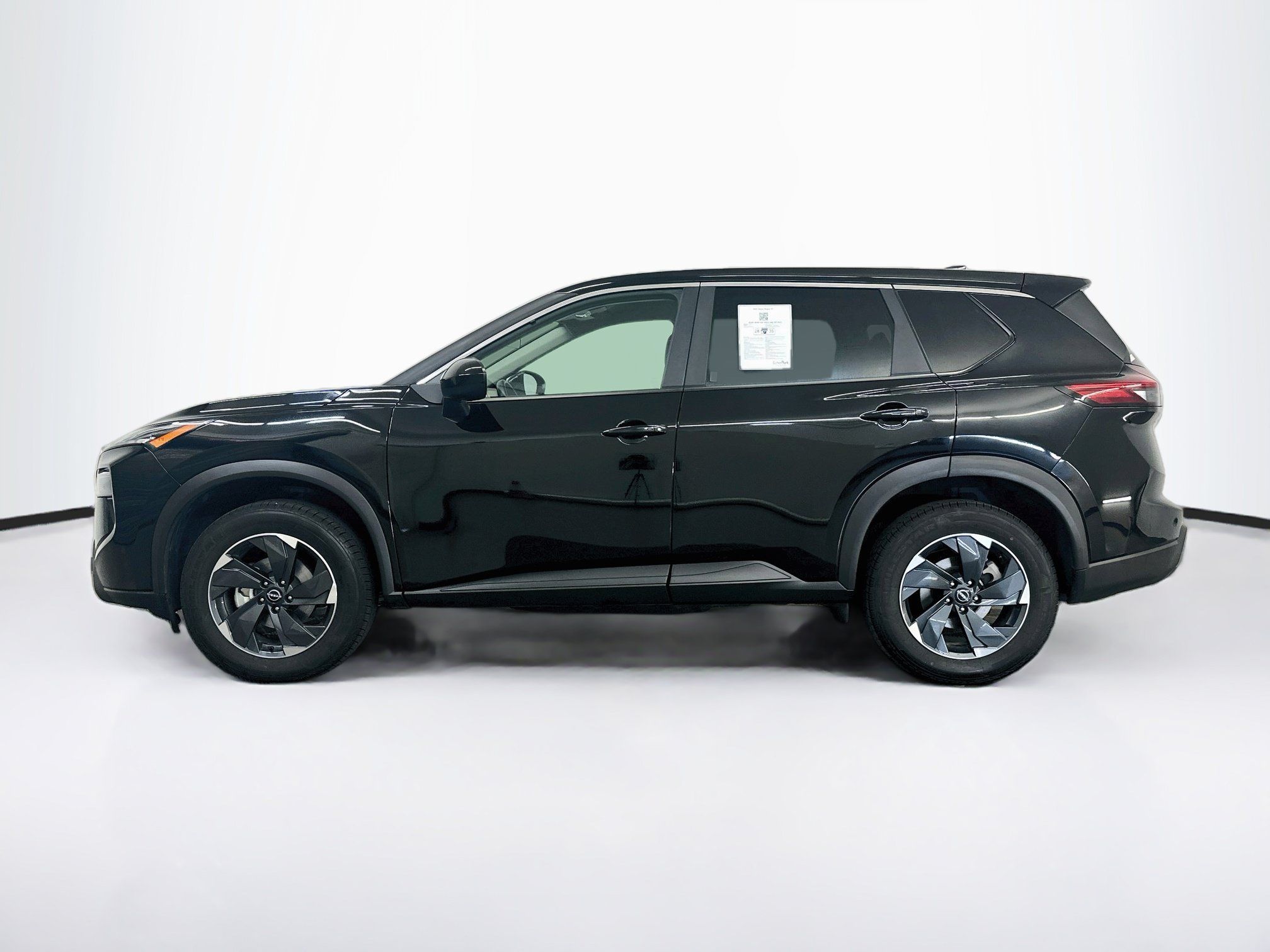 Used 2025 Nissan Rogue SV AWD/4WD image 4