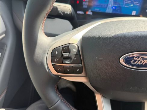 Used 2025 Ford Explorer Active RWD image 24