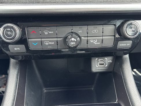 Certified 2022 Jeep Compass Latitude image 31