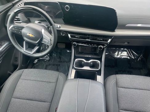 New 2025 Chevrolet Traverse LT w/ Enhanced Driving Package image 6