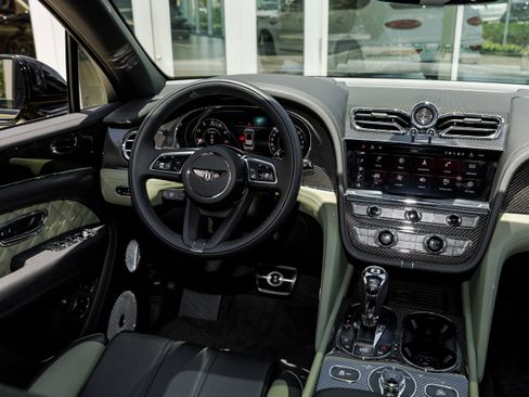 Used 2024 Bentley Bentayga image 49