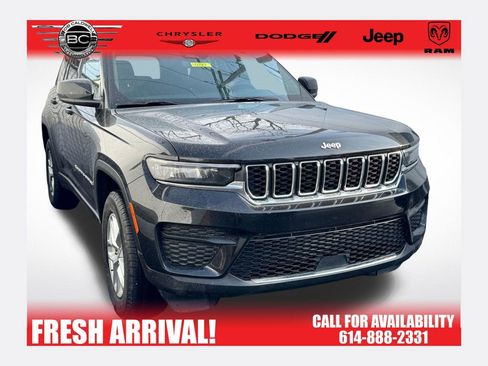 Used 2024 Jeep Grand Cherokee Laredo X image 1