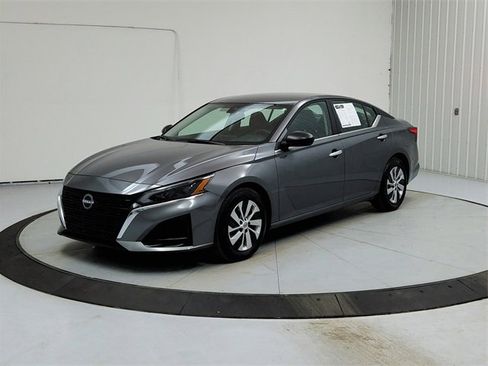 Used 2025 Nissan Altima 2.5 S image 3