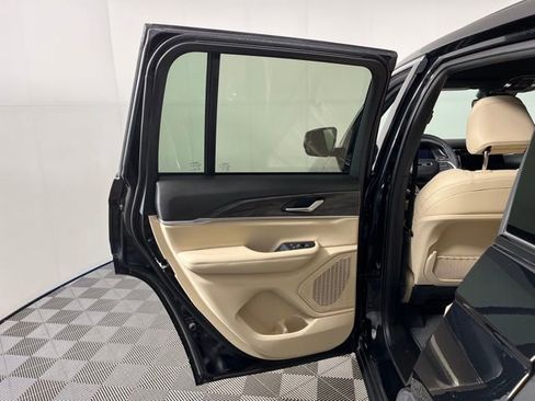 Used 2023 Jeep Grand Cherokee Limited image 35