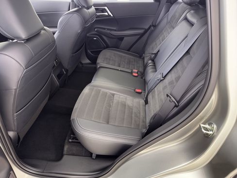 Used 2025 Mitsubishi Outlander SE FWD image 25