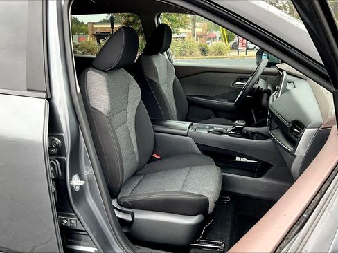 Used 2023 Nissan Rogue SV image 8