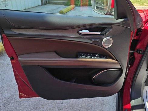 Used 2019 Alfa Romeo Stelvio Ti AWD/4WD image 15