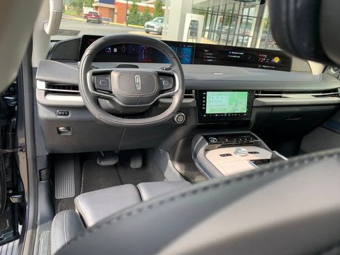 Certified 2025 Lincoln Navigator Reserve AWD/4WD image 19