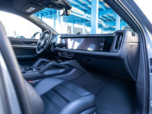 New 2026 Porsche Cayenne Turbo image 58