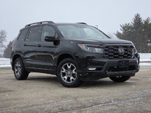 Certified 2023 Honda Passport TrailSport image 2