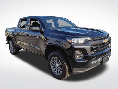 Certified 2024 Chevrolet Colorado LT w/ LT Convenience Package AWD/4WD image 3