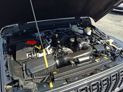 Used 2024 Jeep Gladiator Sport AWD/4WD image 26