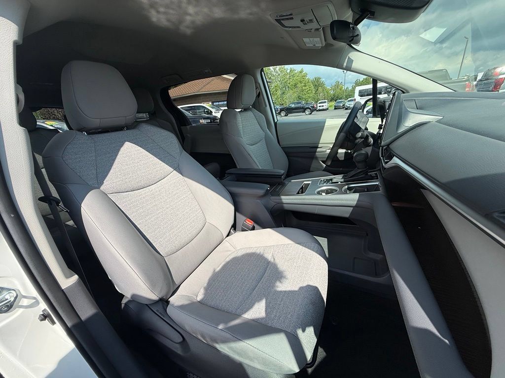 Used 2024 Toyota Sienna LE AWD/4WD image 22