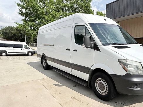 Used 2015 Mercedes-Benz Sprinter 2500 image 13