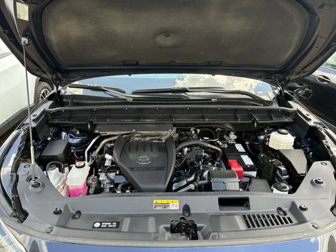 Used 2025 Toyota Highlander LE FWD image 29