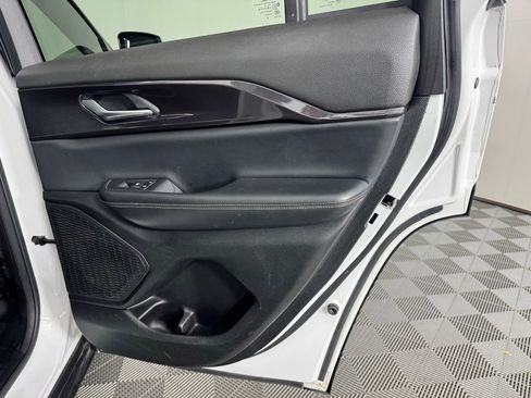 Used 2023 Jeep Grand Cherokee Altitude RWD image 40